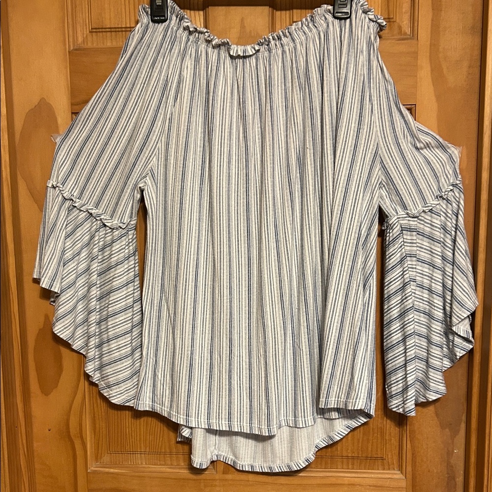 Women’s Time and Tru Off The Shoulder Bell Sleeve Top White With Blue Size XXL